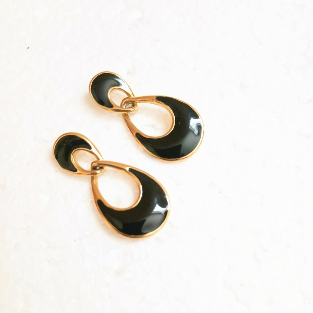Vintage Black Enamel Figure 8 Earrings Gold Tone Tear Drop Post